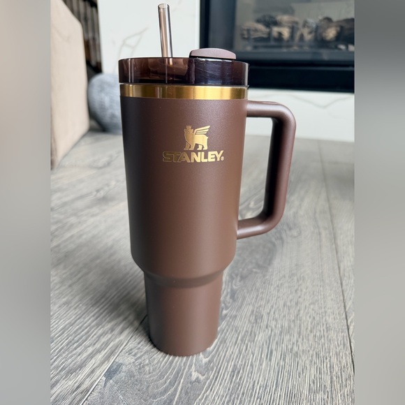 Stanley Quencher H2.0 FlowState 40 oz Tumbler in Chocolate Gold - Picture 2 of 8